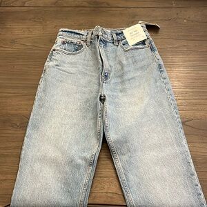 Abercrombie & Fitch The 90s Straight Ultra High Rise size 6 R or 28